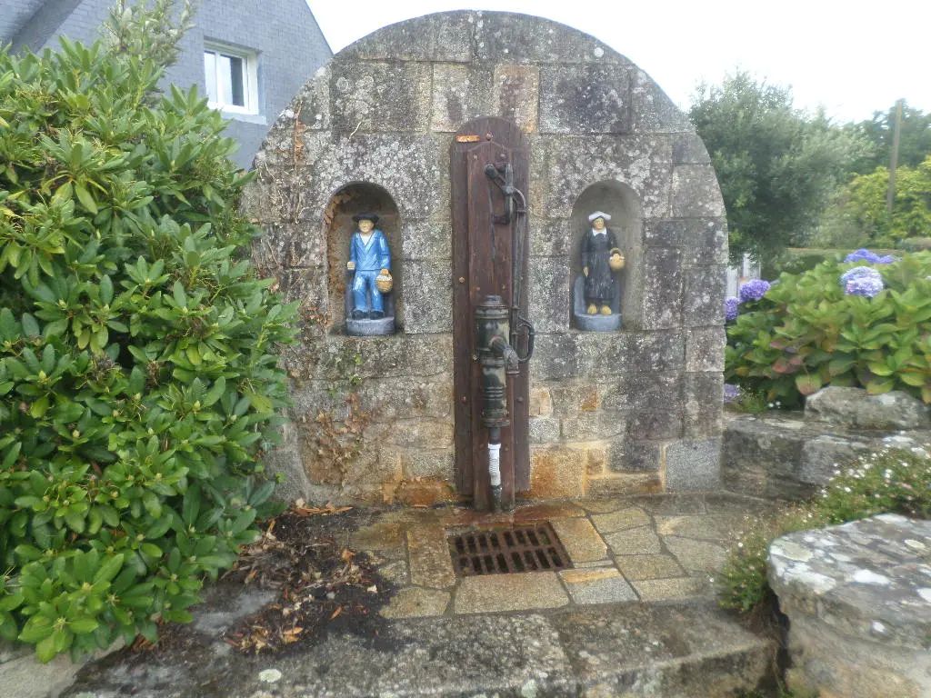 belz-Fontaine de Manegroven rue-de-saint cado-aug20