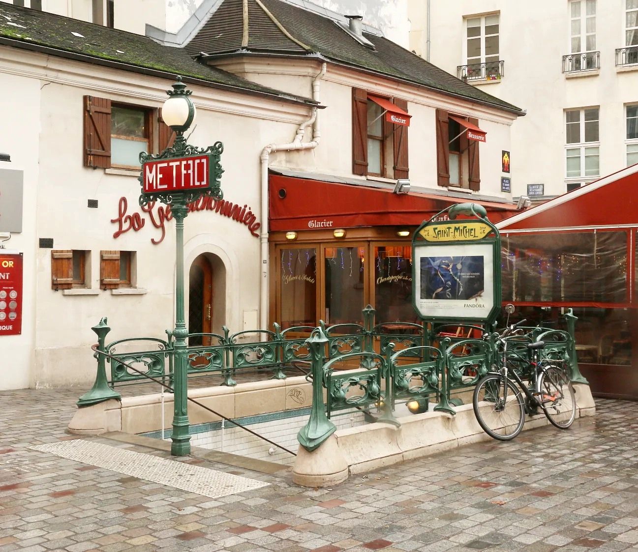 Paris Métro Rue St André des Arts, 6e