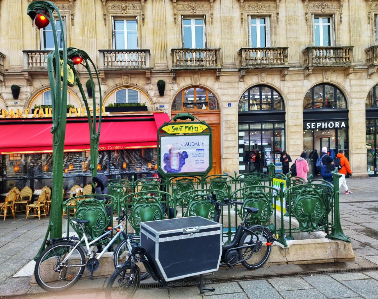 Paris metro Saint Michel, 6e Pl St Michel entrée Guimard