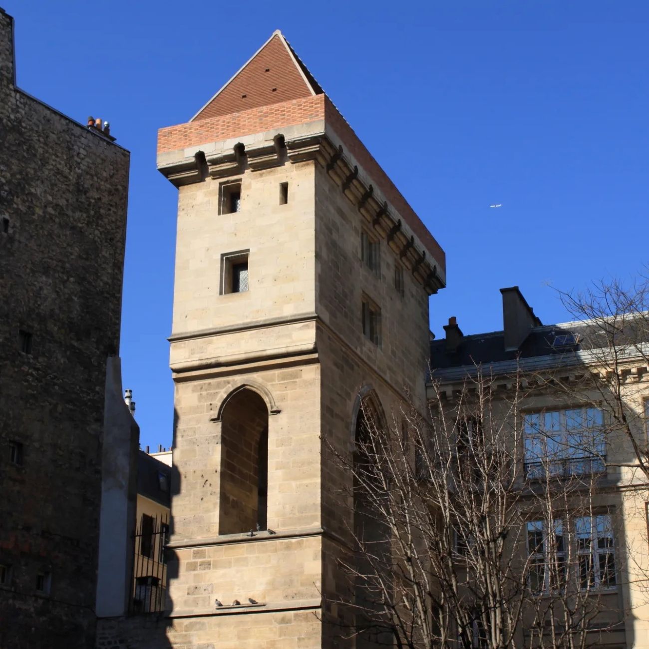 Paris Tour Jean sans peur, Rue Étienne Marcel, 2e.