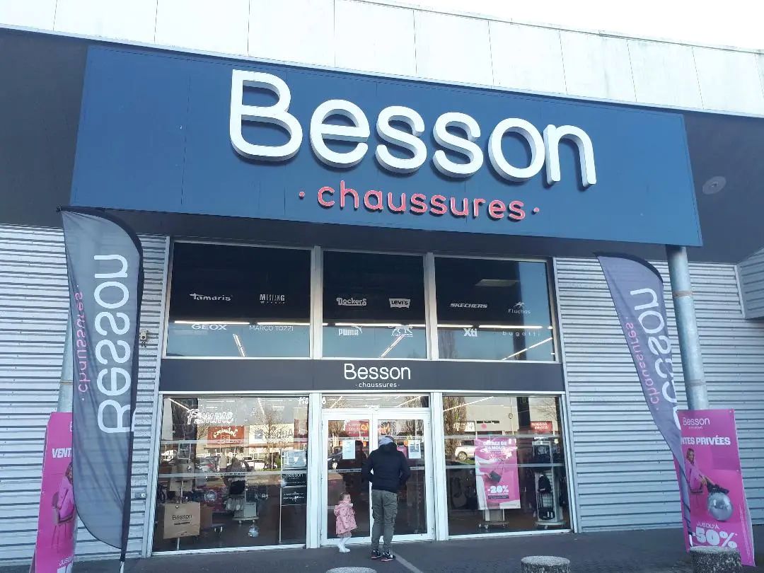 vannes-besson-shoes-store-front-dec24