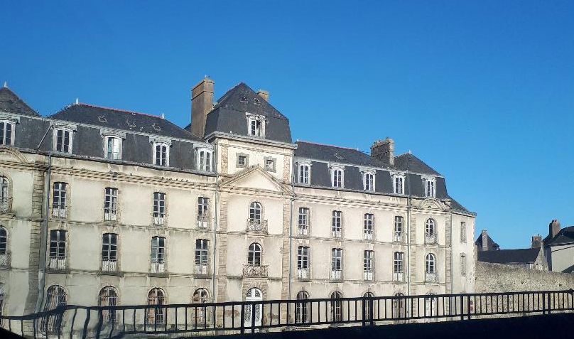 vannes-chateau-de-lhermine-front-dec24