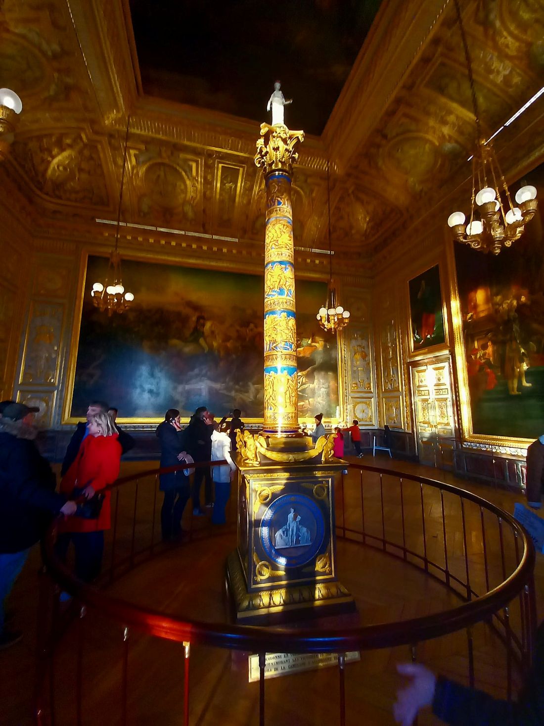 Versailles château colonne en porcelaine de Sevre, victoires de Napoléon lors de la campagne d’Allemagne