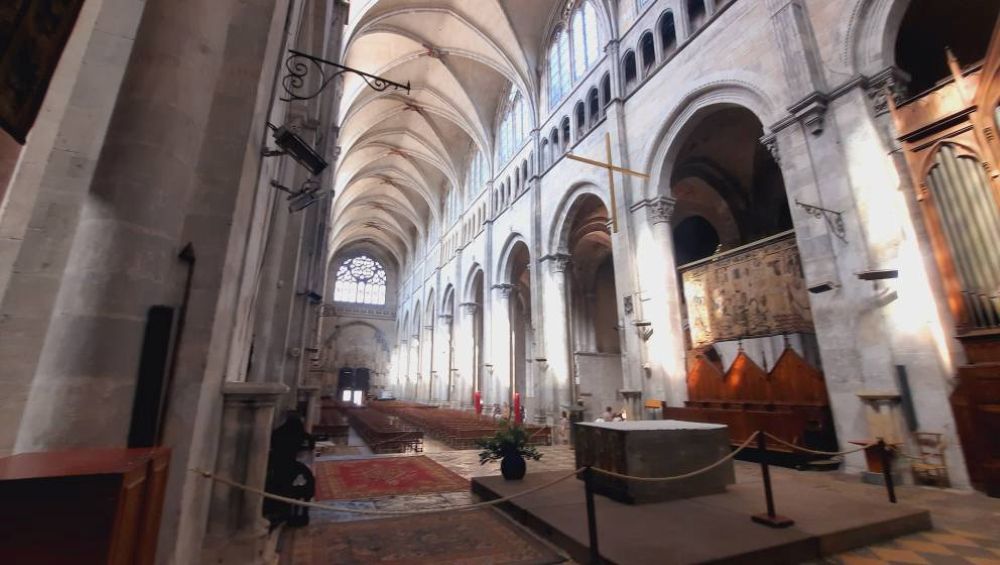 Vienne Cathédrale Saint-Maurice left wall chapels dec23